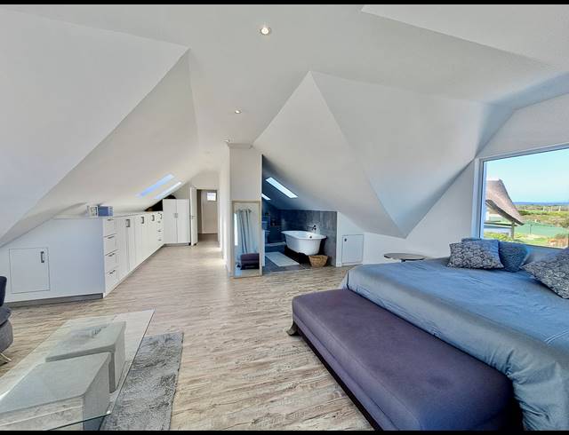 5 BEDROOM HOUSE FOR SALE IN GROTTO BAY